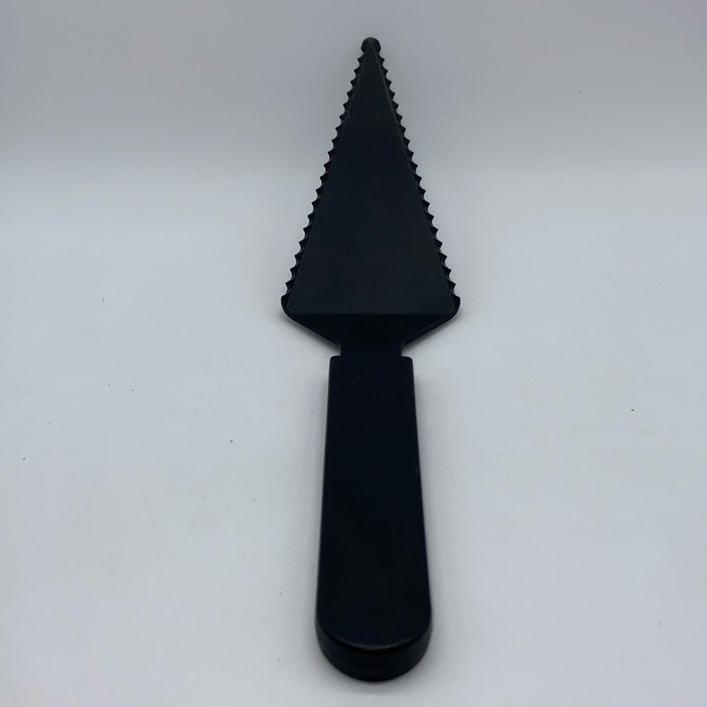 Pampered Chef Pie Cake Server Slicer Serrated Nylon Plastic